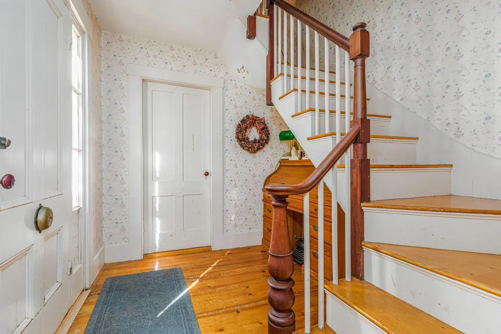 15 Chase Street Kingston NH 03848