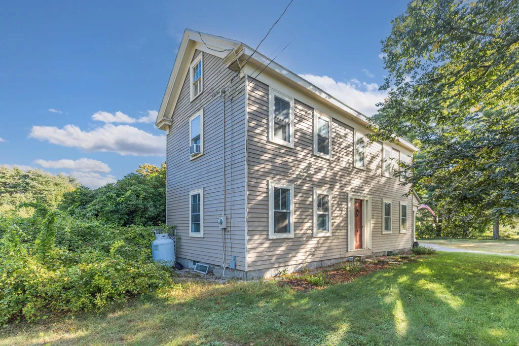 15 Chase Street Kingston NH 03848