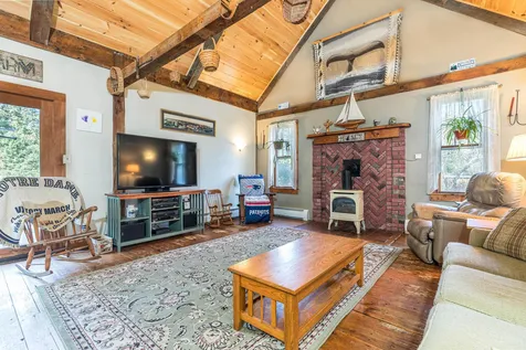 15 Chase Street Kingston NH 03848