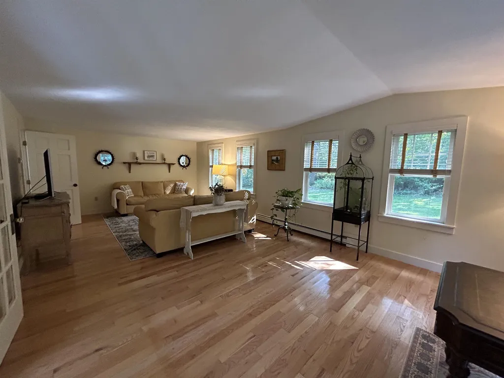22 Peabody Drive Brentwood NH 03833
