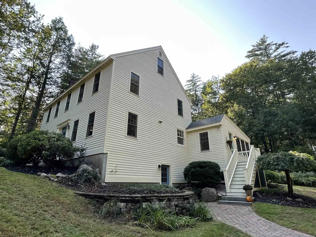 22 Peabody Drive Brentwood NH 03833