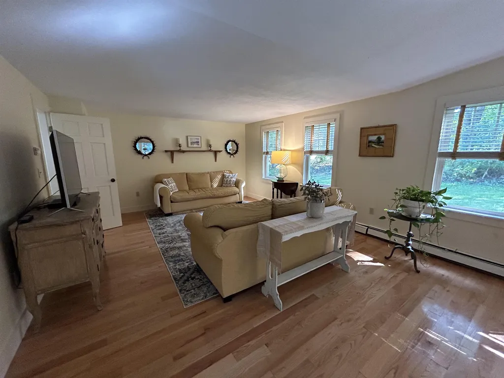 22 Peabody Drive Brentwood NH 03833