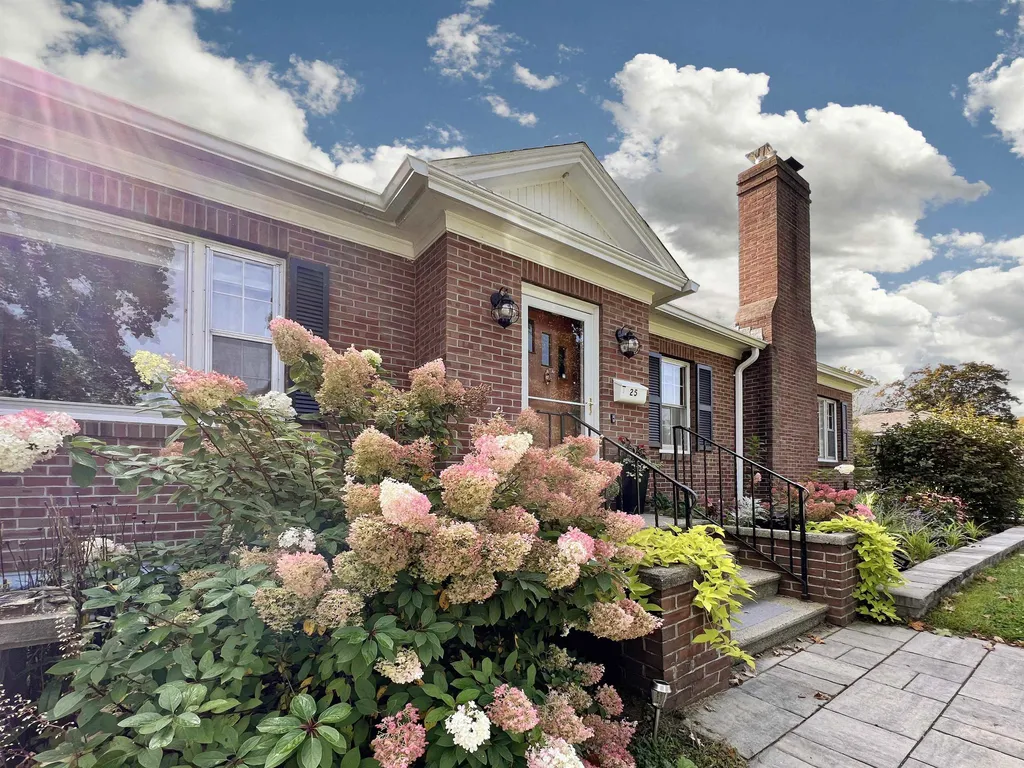 25 Summit Road Newport NH 03773