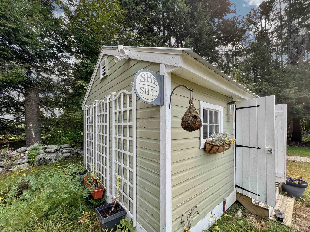 25 Summit Road Newport NH 03773