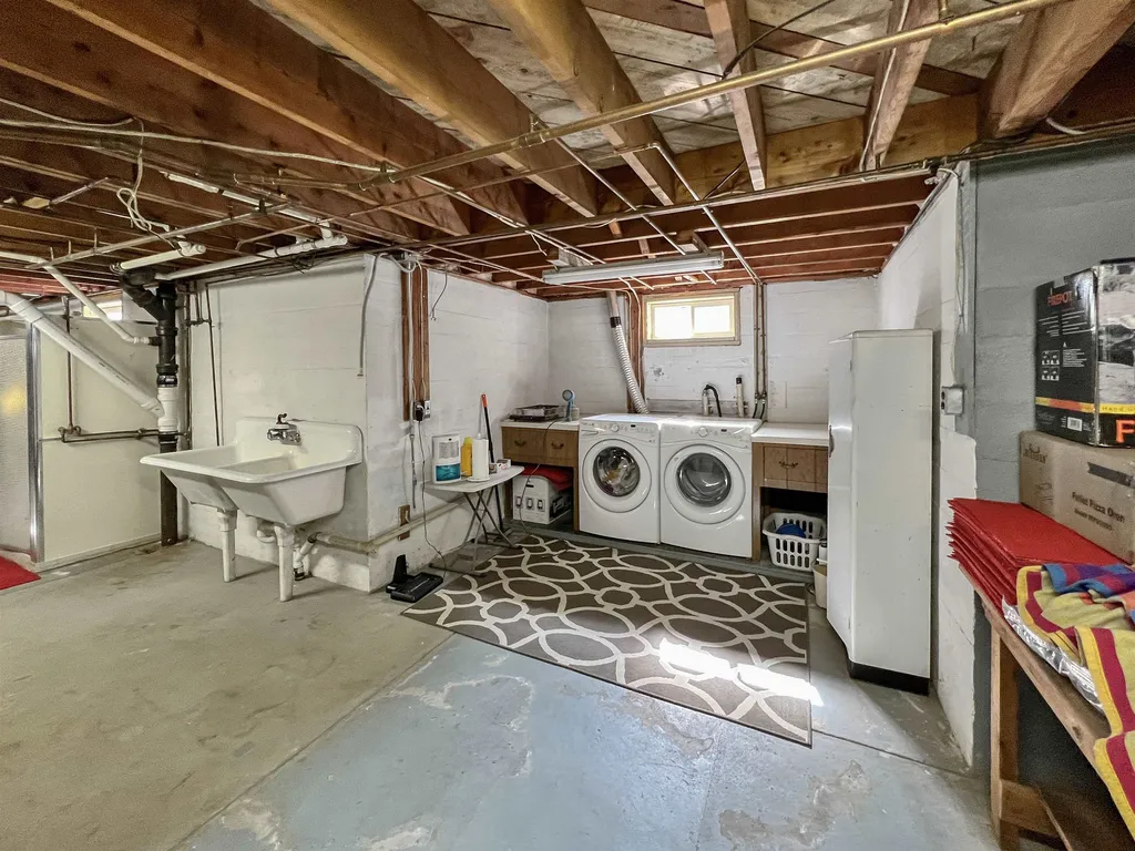 25 Summit Road Newport NH 03773