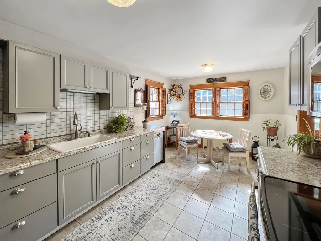 25 Summit Road Newport NH 03773