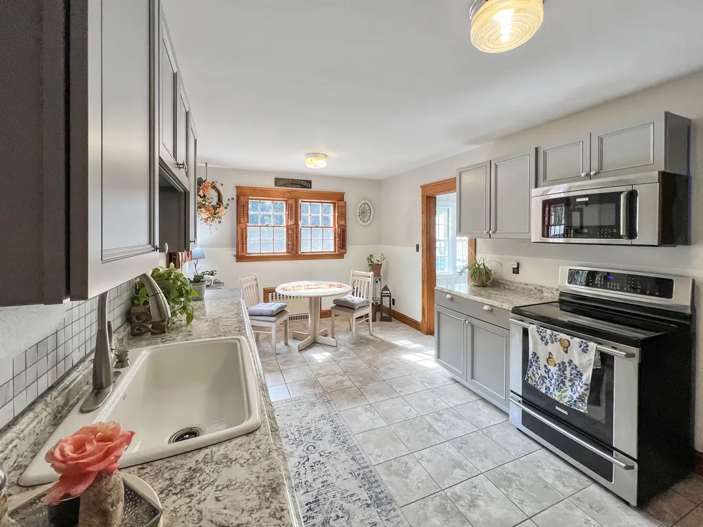 25 Summit Road Newport NH 03773