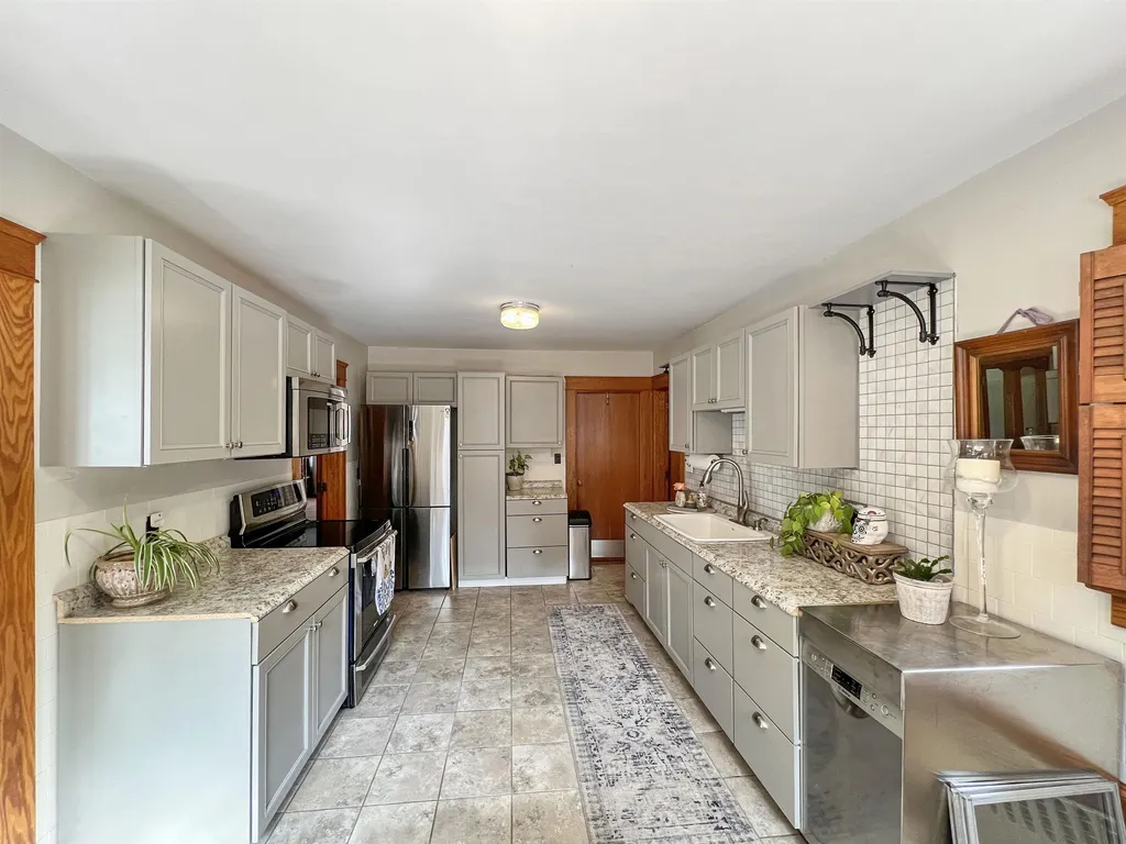 25 Summit Road Newport NH 03773