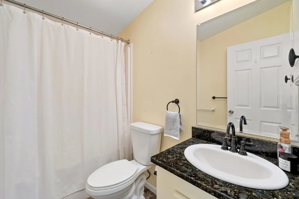 176 Victorian Way Manchester NH 03104