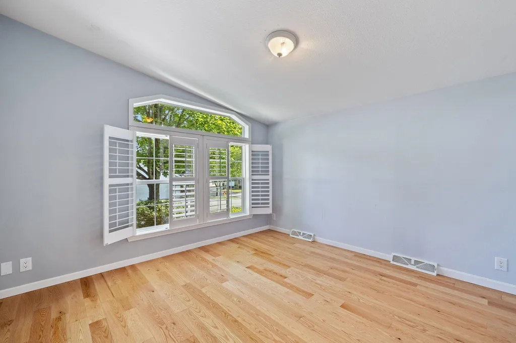 176 Victorian Way Manchester NH 03104
