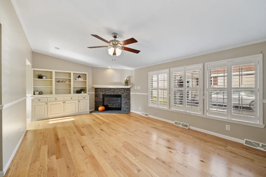 176 Victorian Way Manchester NH 03104