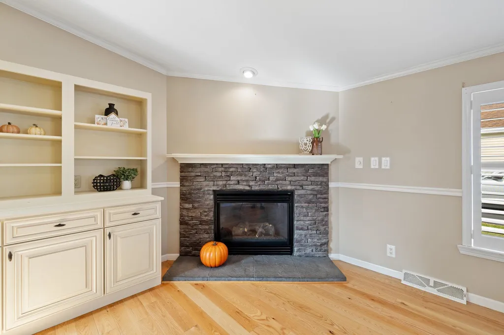 176 Victorian Way Manchester NH 03104