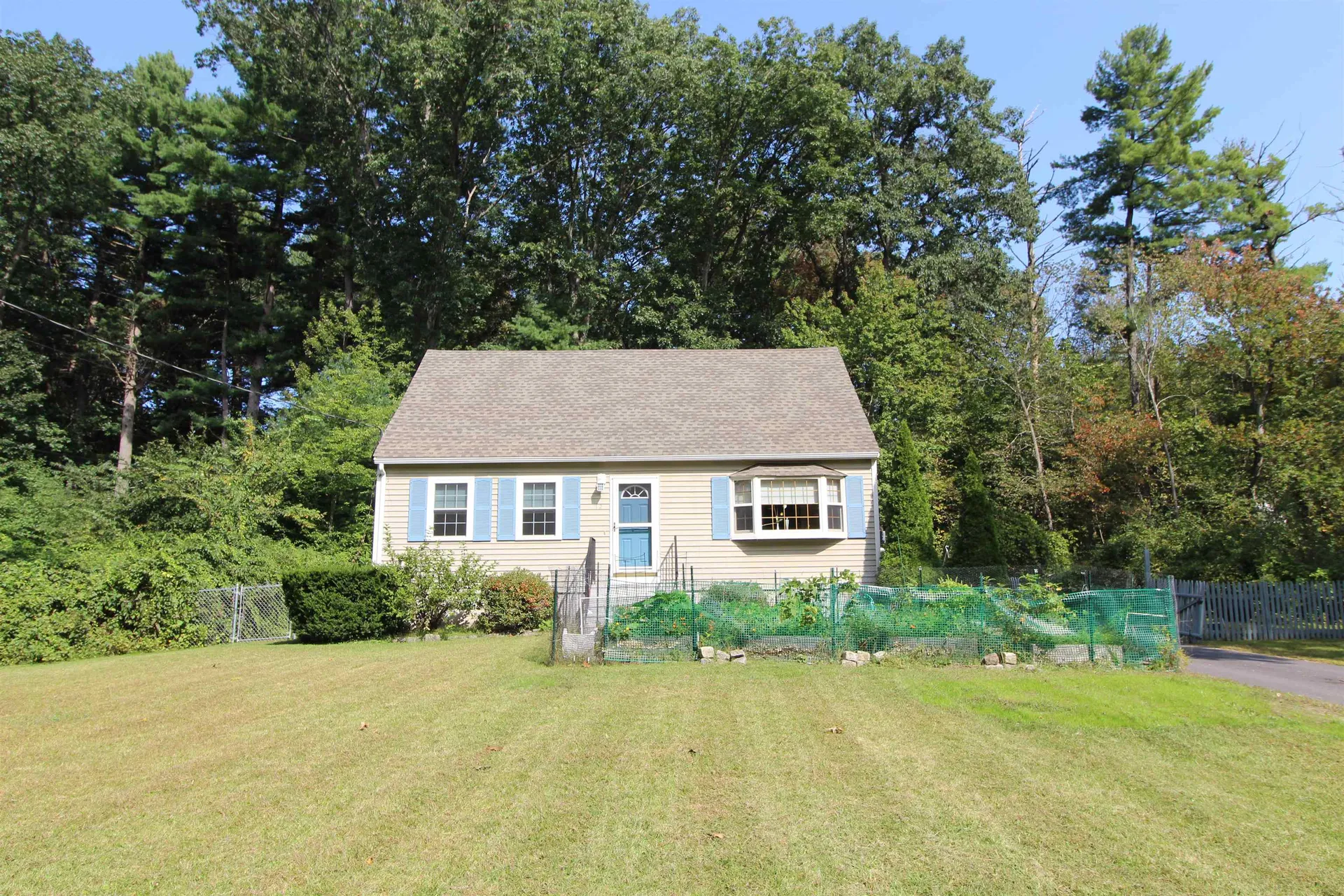 12 Nevens Street Hudson NH 03051-4639