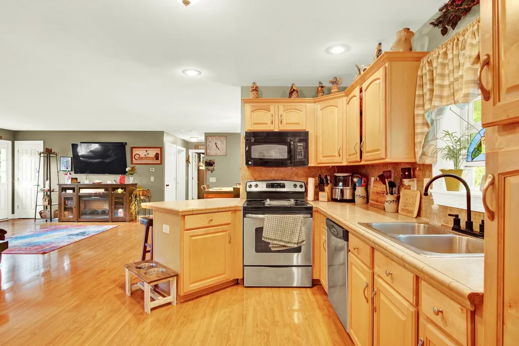 24 Grandview Road Milton NH 03851
