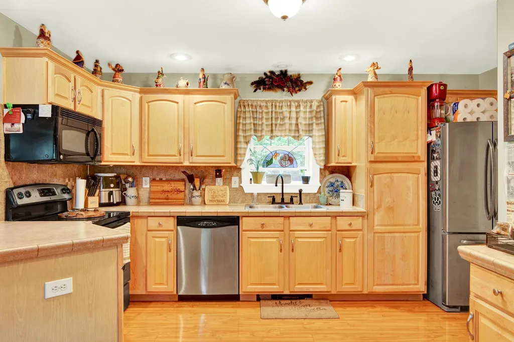 24 Grandview Road Milton NH 03851