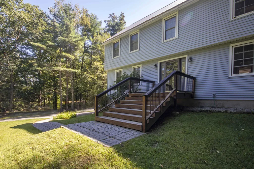 89 Hovey Road Londonderry NH 03053