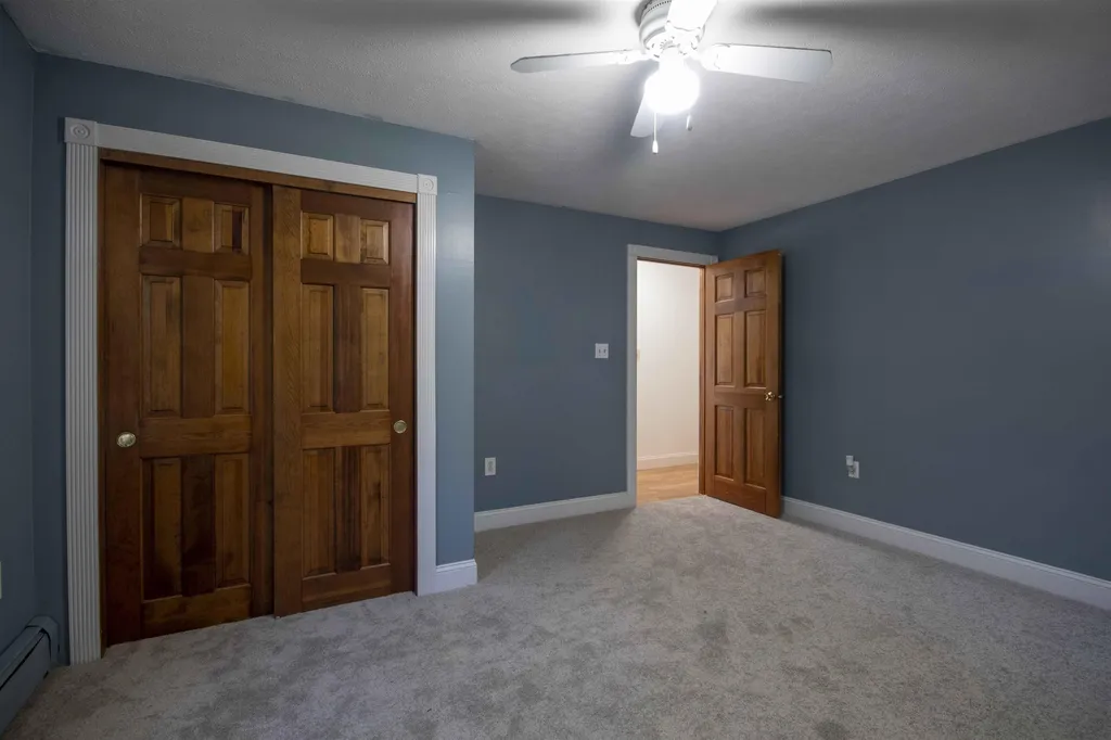 89 Hovey Road Londonderry NH 03053
