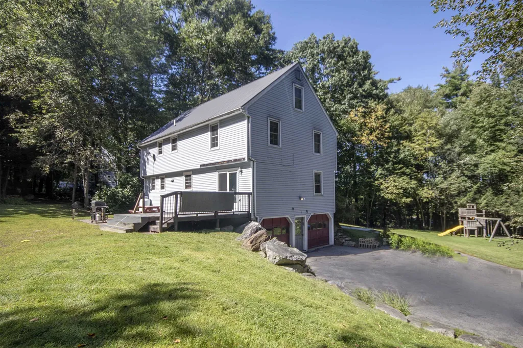 89 Hovey Road Londonderry NH 03053