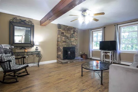 89 Hovey Road Londonderry NH 03053