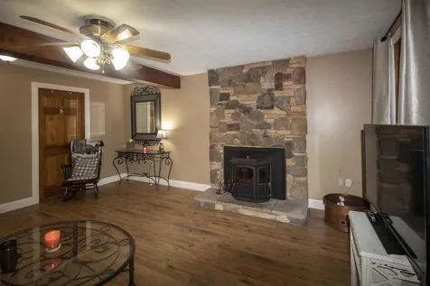 89 Hovey Road Londonderry NH 03053