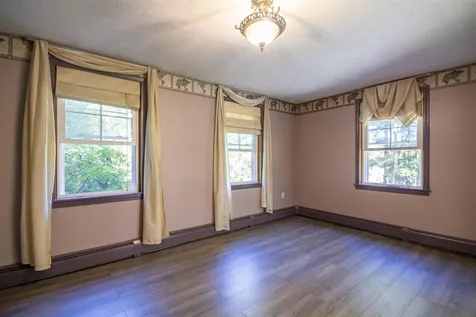 89 Hovey Road Londonderry NH 03053