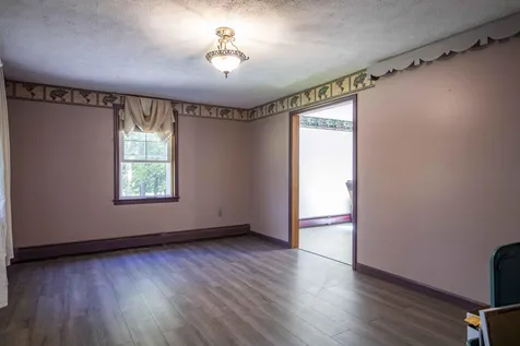 89 Hovey Road Londonderry NH 03053