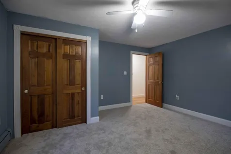 89 Hovey Road Londonderry NH 03053