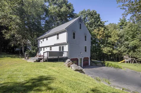 89 Hovey Road Londonderry NH 03053
