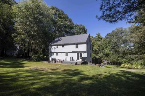 89 Hovey Road Londonderry NH 03053