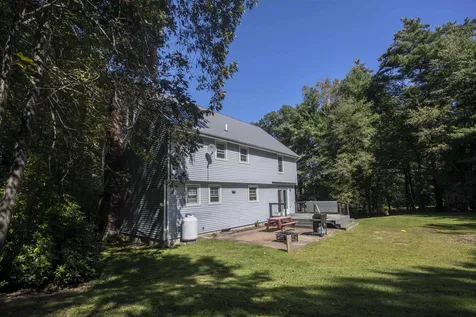 89 Hovey Road Londonderry NH 03053