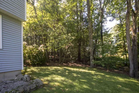 89 Hovey Road Londonderry NH 03053