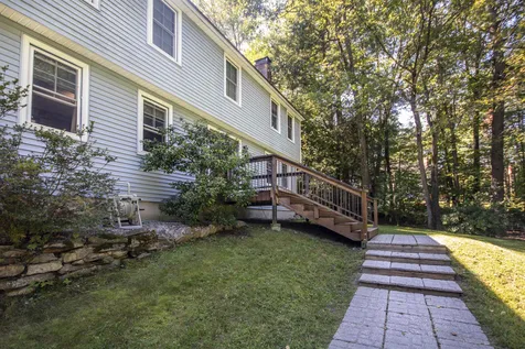 89 Hovey Road Londonderry NH 03053