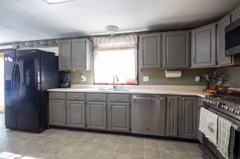 89 Hovey Road Londonderry NH 03053