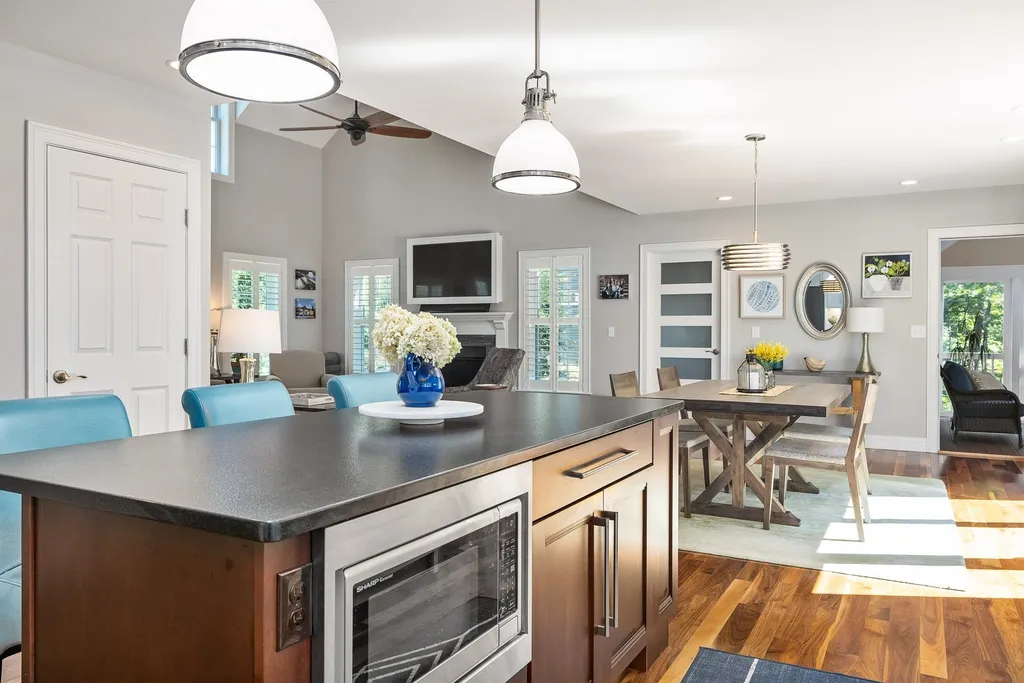 8 Lydia Lane Newington NH 03801