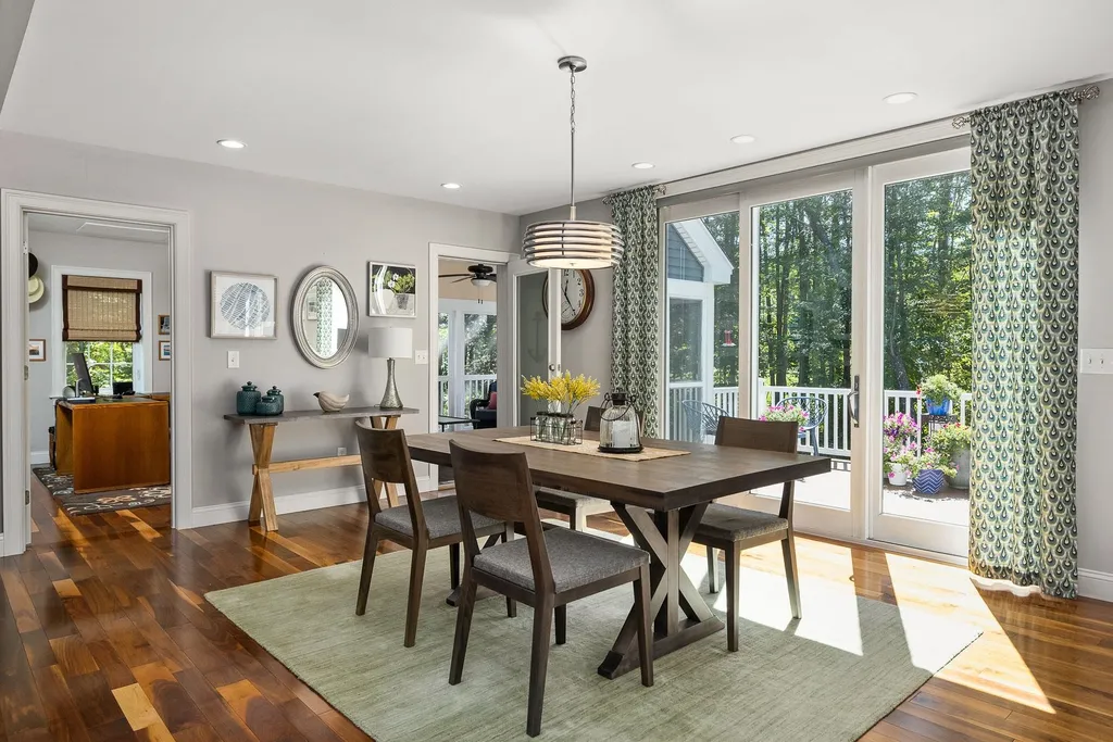 8 Lydia Lane Newington NH 03801