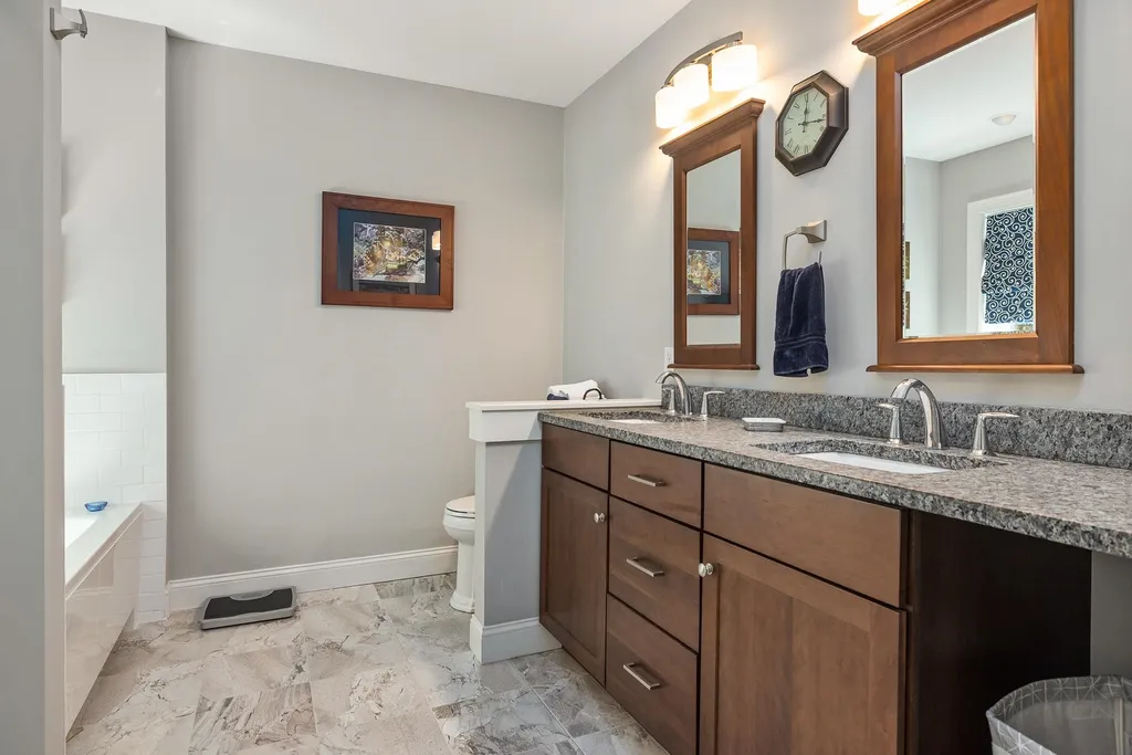 8 Lydia Lane Newington NH 03801