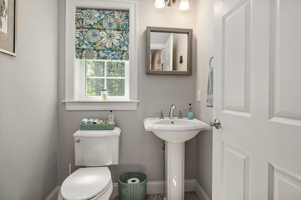 8 Lydia Lane Newington NH 03801