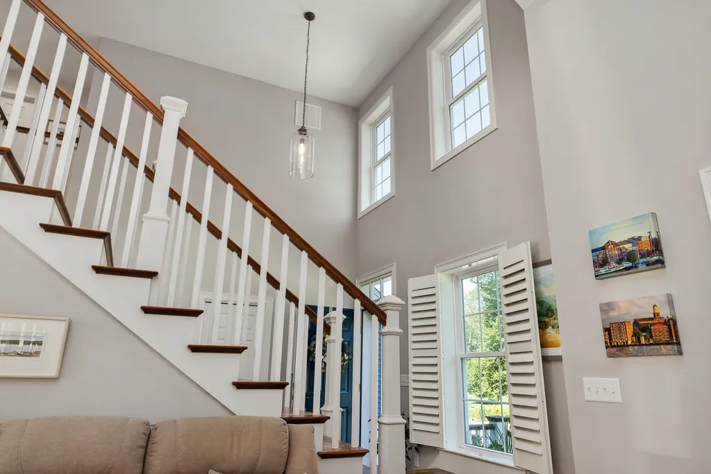 8 Lydia Lane Newington NH 03801