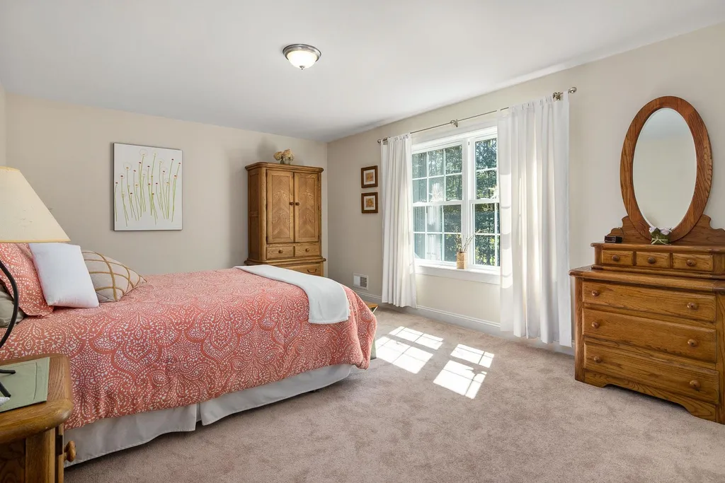 8 Lydia Lane Newington NH 03801