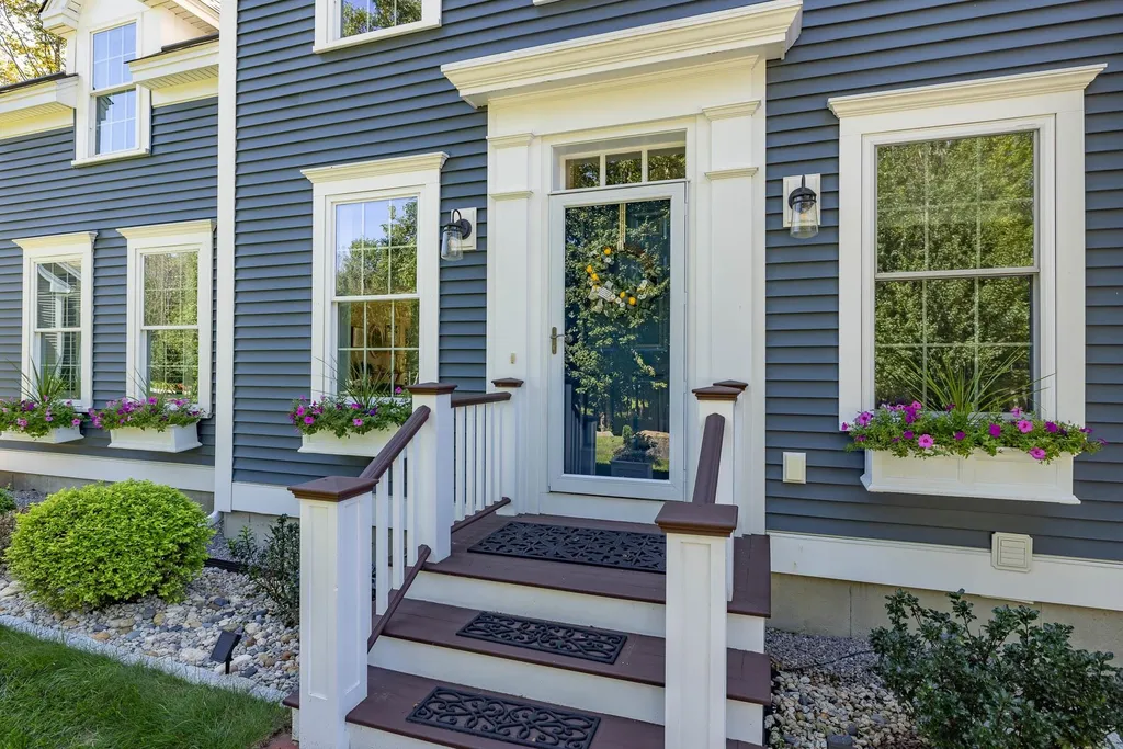 8 Lydia Lane Newington NH 03801