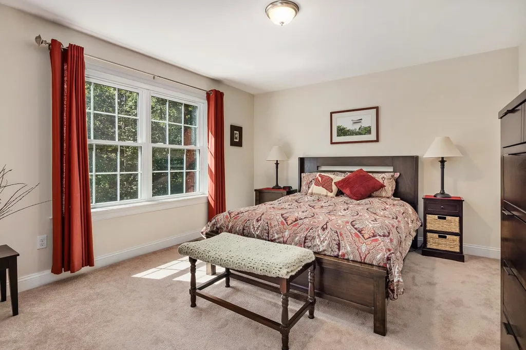 8 Lydia Lane Newington NH 03801