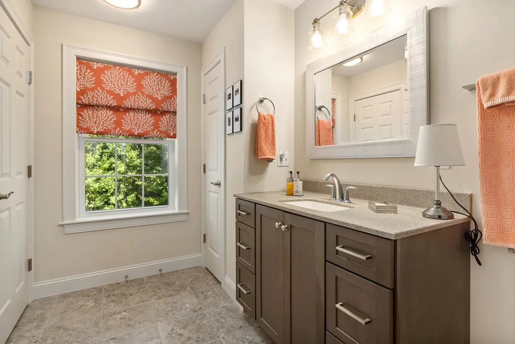 8 Lydia Lane Newington NH 03801