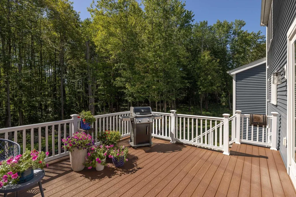 8 Lydia Lane Newington NH 03801