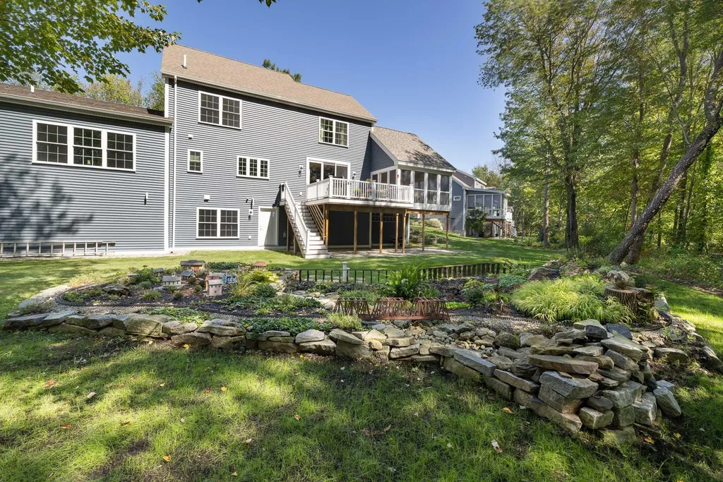 8 Lydia Lane Newington NH 03801