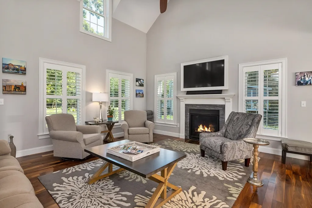 8 Lydia Lane Newington NH 03801