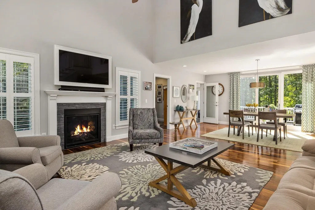 8 Lydia Lane Newington NH 03801