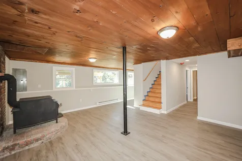 214 Hampstead Road Derry NH 03038