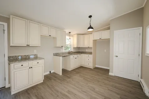 214 Hampstead Road Derry NH 03038