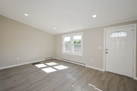 214 Hampstead Road Derry NH 03038