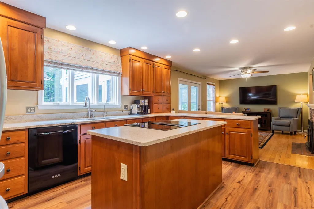 23 Patch Road Hollis NH 03049